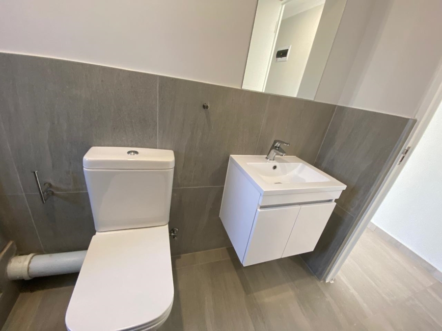 1 Bedroom Property for Sale in Table View Western Cape